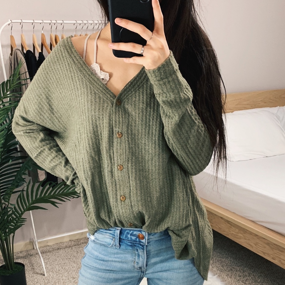 🆕 Vanessa - Green Oversized Thermal Top - Picture 2 of 7